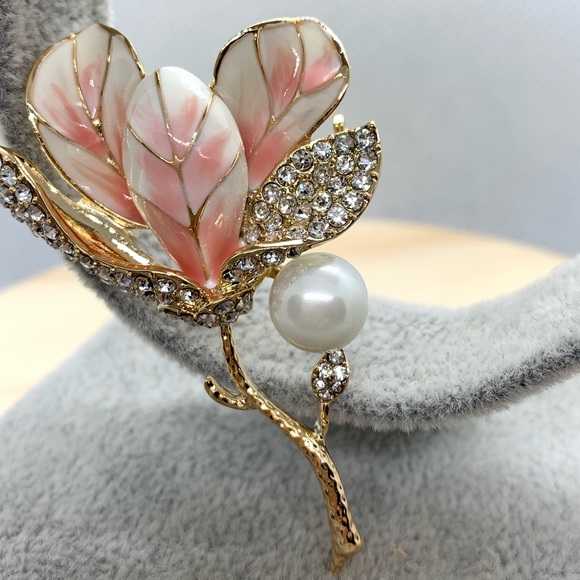 Jewelry - Flower Brooch